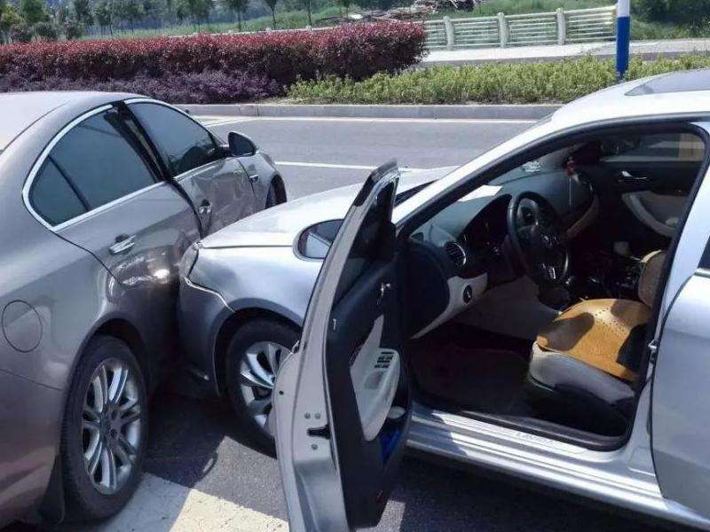 WhatsApp发送信息对方不在线怎么办？